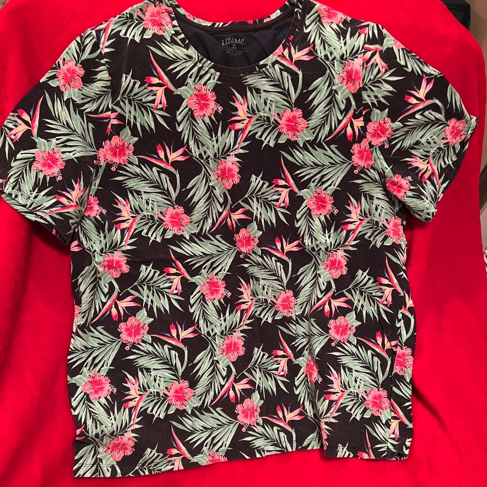 Liz & Me 0x 14/16 tropical tee shirt black background. Bird of paradise